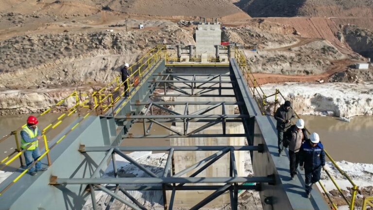 Дорога к мегаваттам: новый мост для Камбаратинской ГЭС-1 свяжет берега Нарына