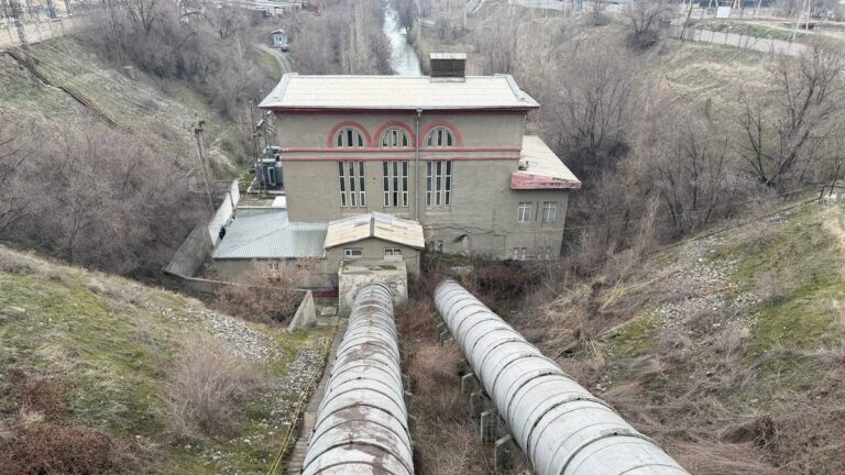 Китайская компания модернизирует старейшую ГЭС Кыргызстана