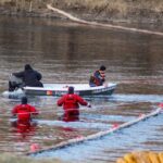 Боны на воде: Дубоссарская ГЭС защищает турбины от загрязнения Днестра