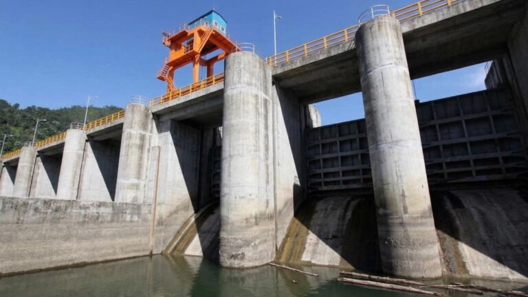 Китай заплатит Эквадору $400 млн и возьмет проблемную ГЭС в управление