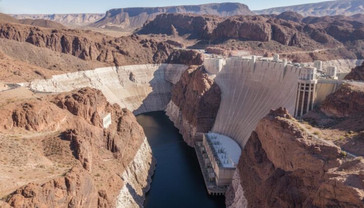 Снижение уровня воды в озере Мид сократит выработку ГЭС Гувера на 70%